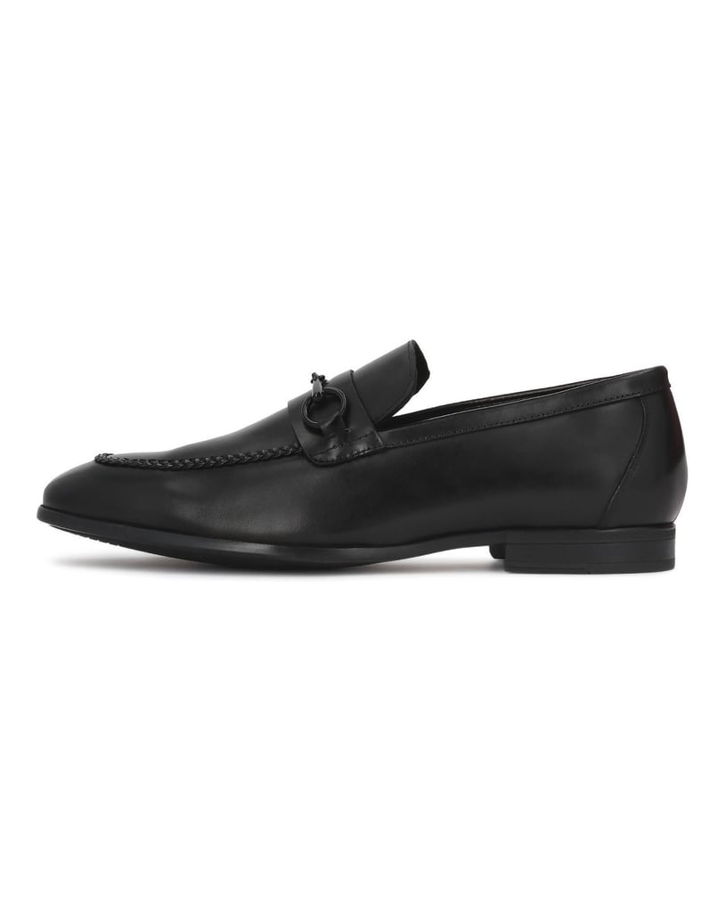 Kazar-Black-leather-men's-loafers-with-metal-embellishment-čierna