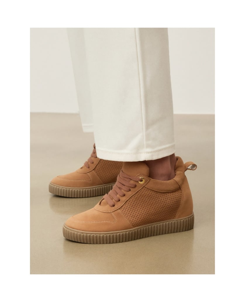 Kazar-Suede-sneakers-with-hidden-wedges-velbloudí