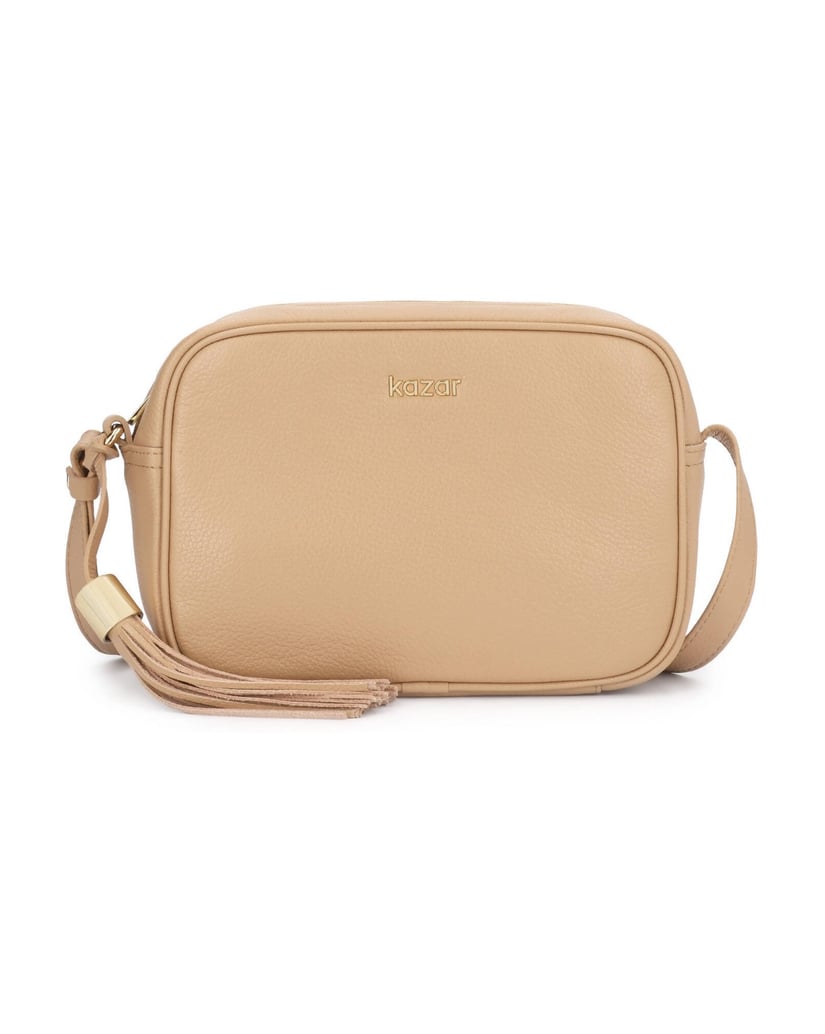 Kazar-Beige-lederne-schultertaschen-mit-anhänger-beige