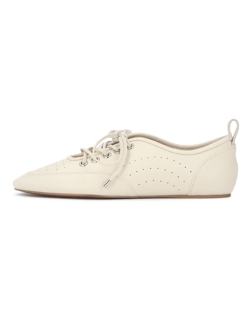Kazar-EDITIONS-flat-shoes-with-exposed-lacing-and-perforations-bílá