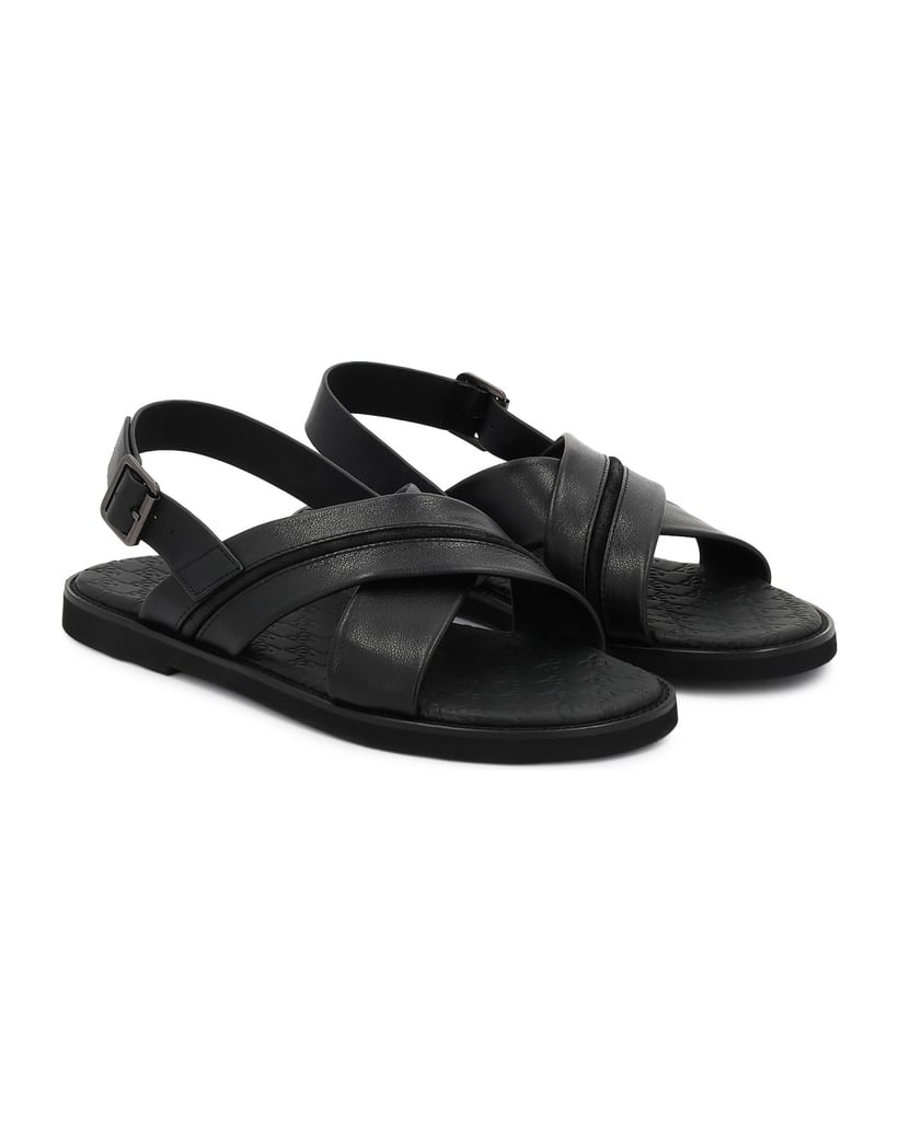 Kazar-Black-leather-men's-sandals-with-criss-crossing-belts-černá