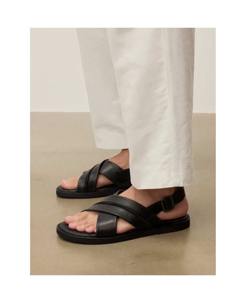 Kazar-Black-leather-men's-sandals-with-criss-crossing-belts-černá