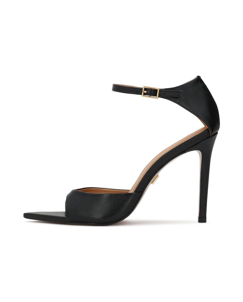 Kazar-Pumps-aus-schwarzem-Leder-in-Schwarz-mit-Gürteln-um-den-Knöchel-und-einem-stöckelschuhähnlichen-Absatz-schwarz
