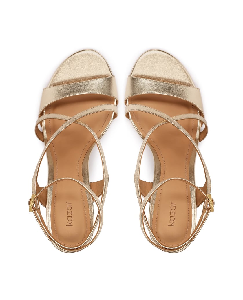 Kazar-Gold-Sandalen-mit-breitem-Absatz-und-kreuzweise-verlaufenden-Gürteln-gold