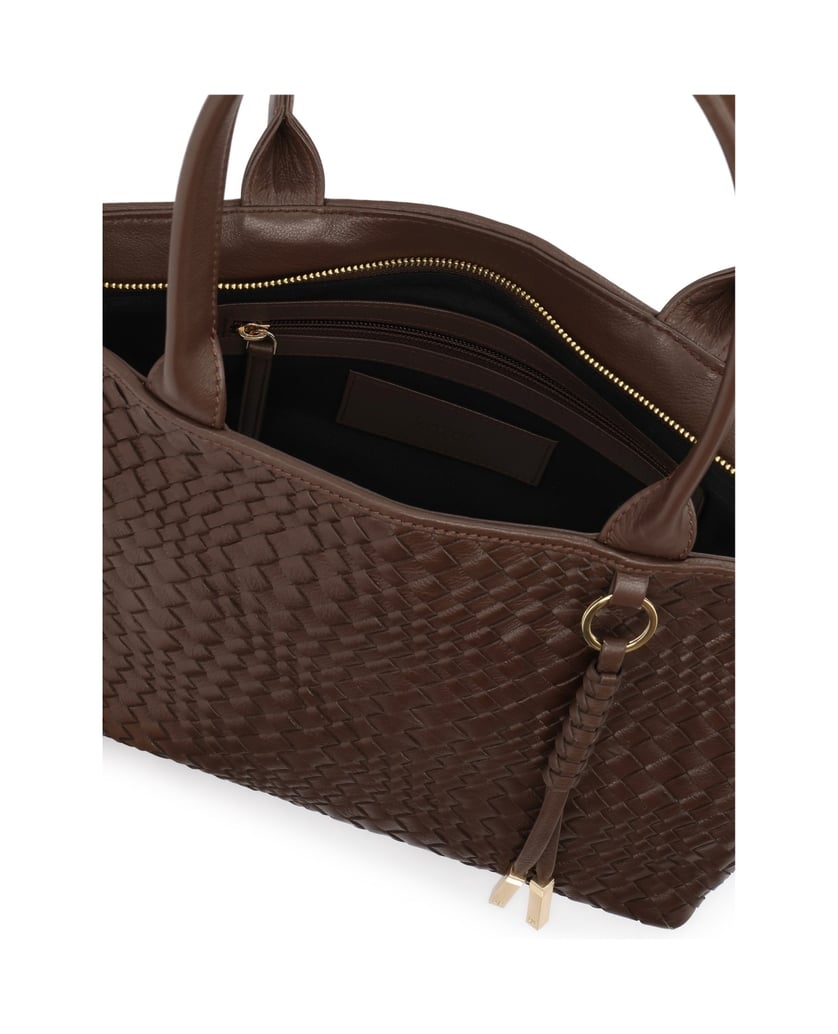 Kazar-Brown-braided-shoulder-bags-on-the-arm-in-leather-hnedá