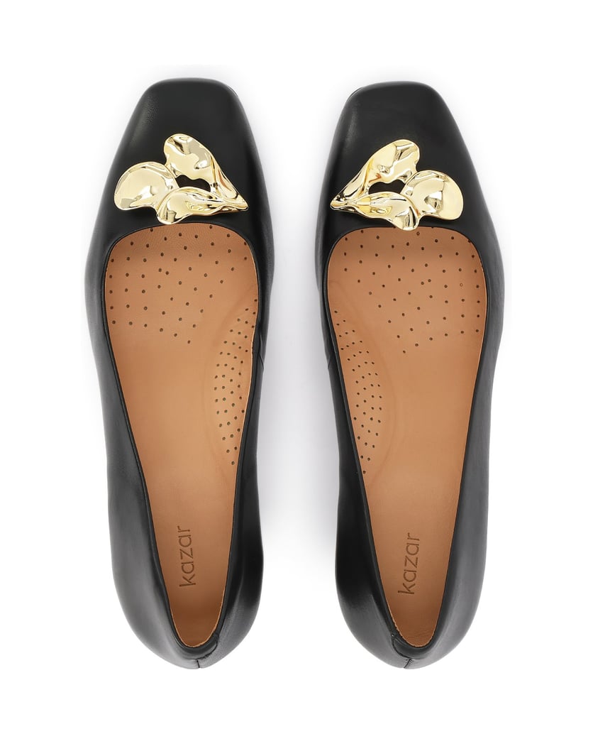 Kazar-Black-leather-pumps-on-block-with-jewelry-embellishment-černá