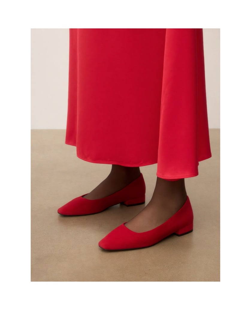 Kazar-Red-suede-pumps-with-chamfered-nose-červená