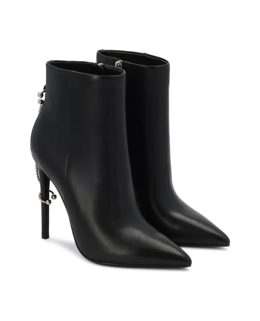 Kazar-Black-booties-decorated-with-chains-at-the-heel-čierna