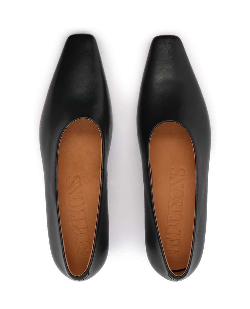 Kazar-Pumps-leather-pumps-in-black-with-geometric-nose-piece-čierna