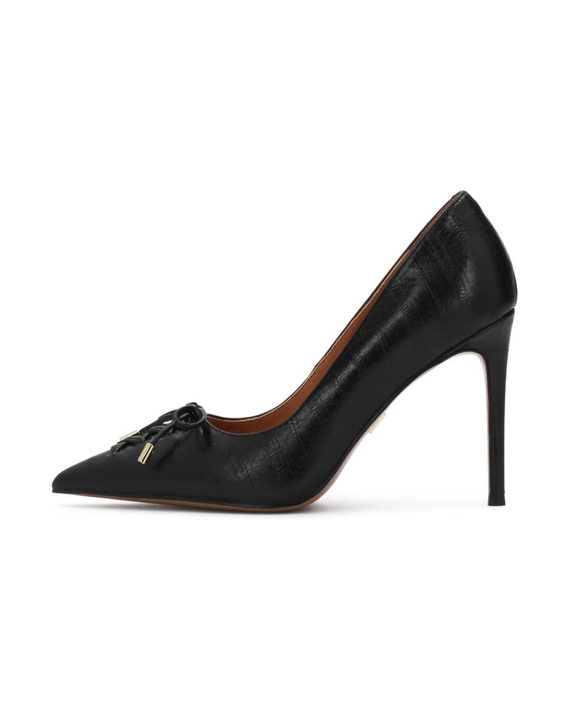Kazar-Black-pumps-in-embossed-leather-with-a-fine-lace-up-nose-piece-čierna