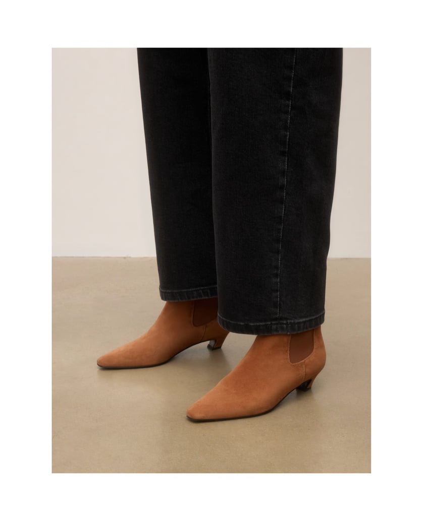 Kazar-Suede-booties-with-rubbers-on-the-sides-and-a-low-heel-ťavia