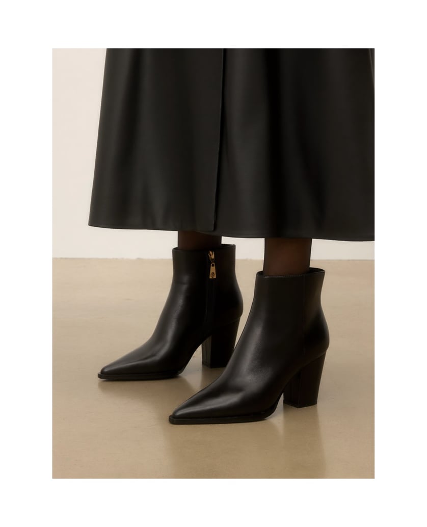 Kazar-Leather-booties-in-a-minimalist-style-čierna