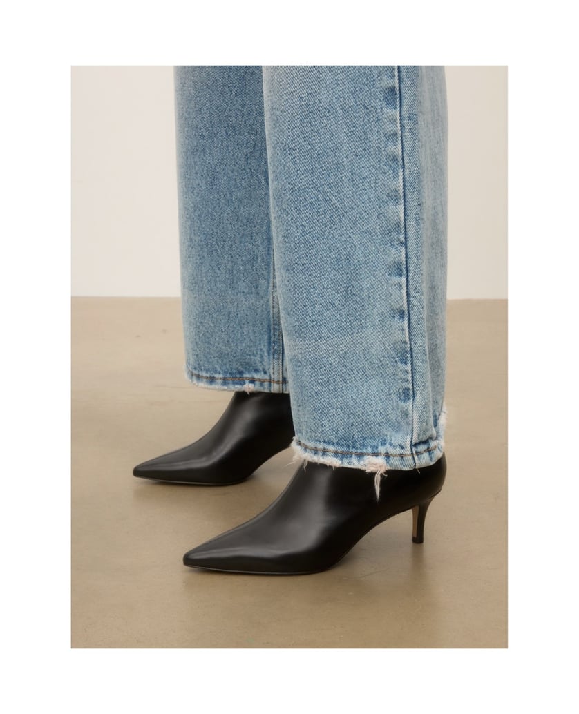 Kazar-Black-leather-stiletto-heeled-booties-with-slim-nose-černá