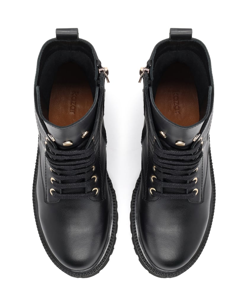 Kazar-Flat-ankle-boots-in-leather-with-metal-rivets-čierna