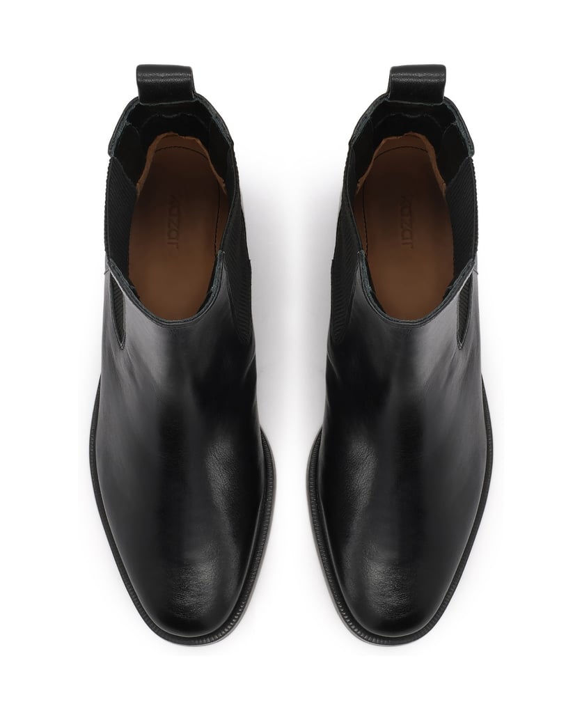 Kazar-Black-genuine-leather-Chelsea-booties-on-a-flat-sole-čierna