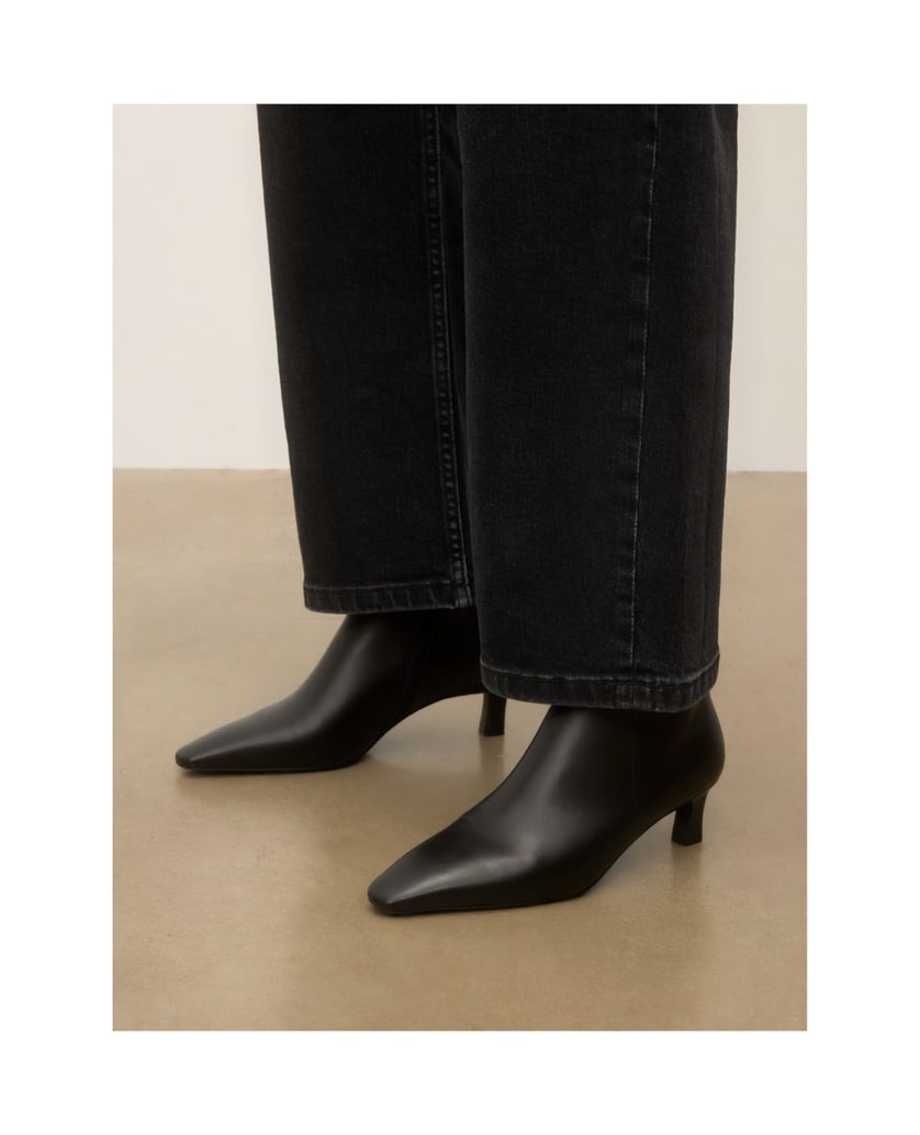 Kazar-Black-leather-booties-with-zipper-on-low-heel-čierna