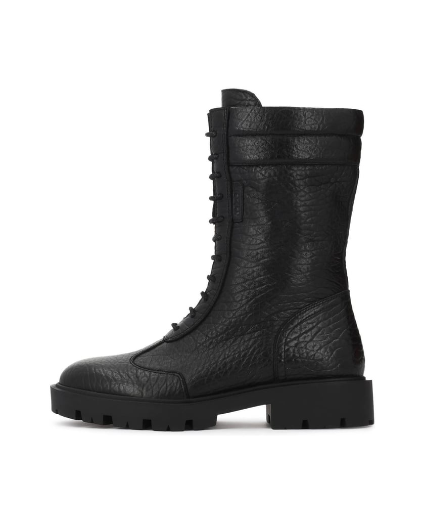 Kazar-Flat-ankle-boots-in-leather-with-a-distinctive-texture-on-a-treaded-sole-čierna