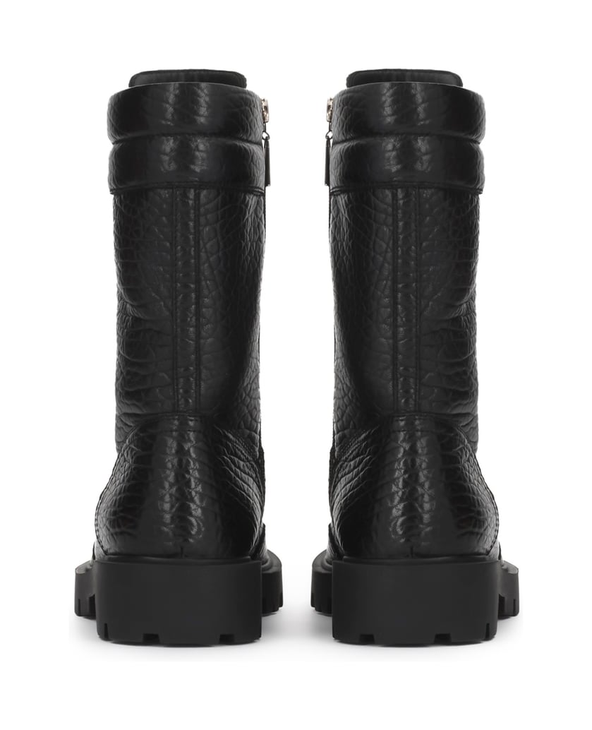 Kazar-Flat-ankle-boots-in-leather-with-a-distinctive-texture-on-a-treaded-sole-čierna