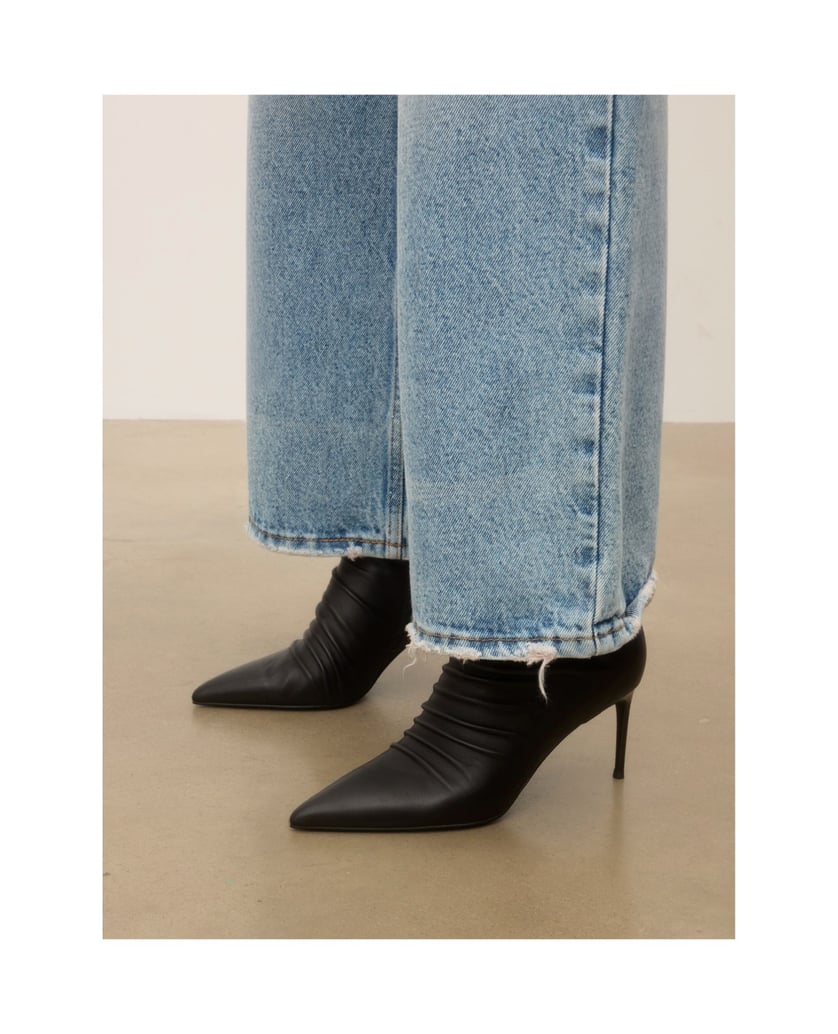 Kazar-Black-leather-booties-with-crinkled-upper-čierna