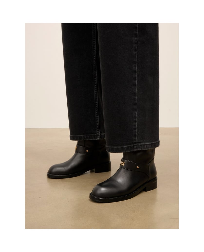 Kazar-Minimalist-flat-booties-with-ankle-straps-čierna