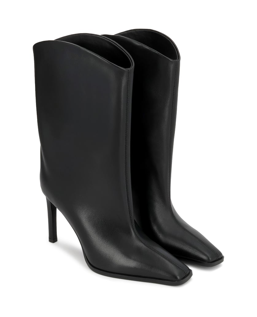 Kazar-Booties-with-extended-nose-and-rounded-upper-černá