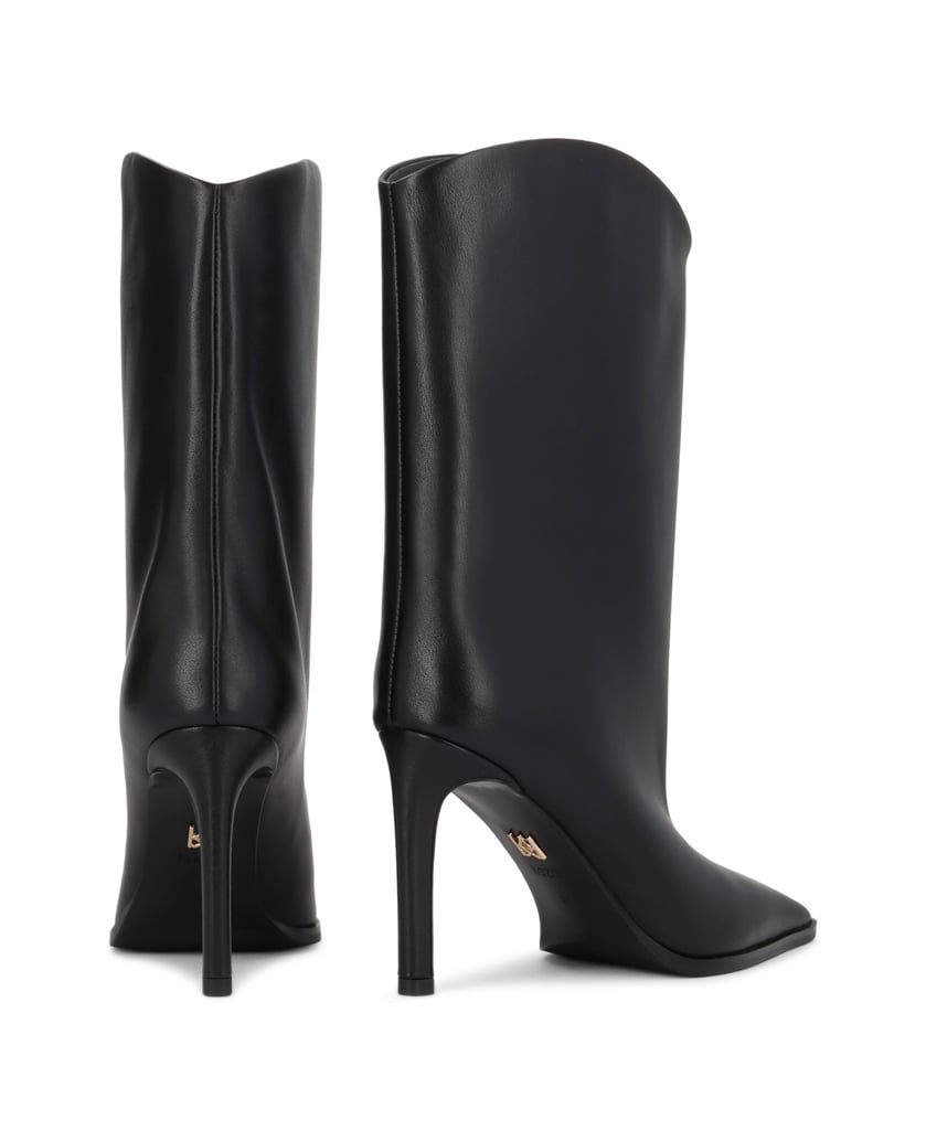 Kazar-Booties-with-extended-nose-and-rounded-upper-černá