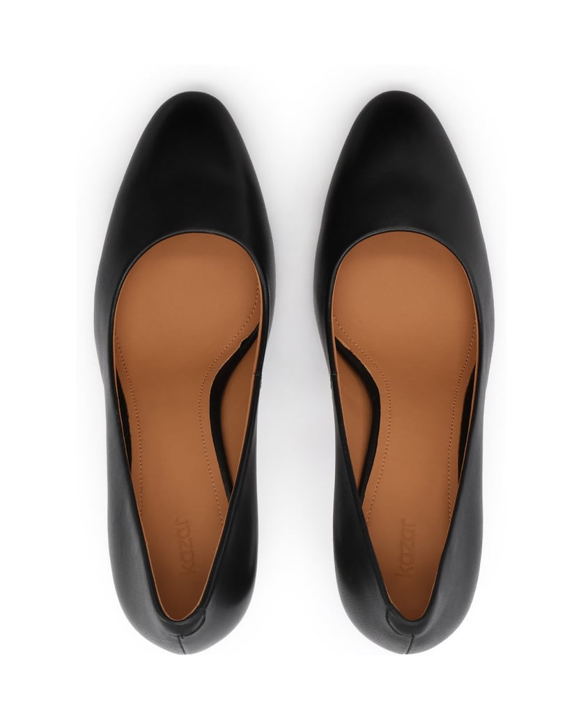 Kazar-Black-leather-pumps-on-a-stable-block-čierna