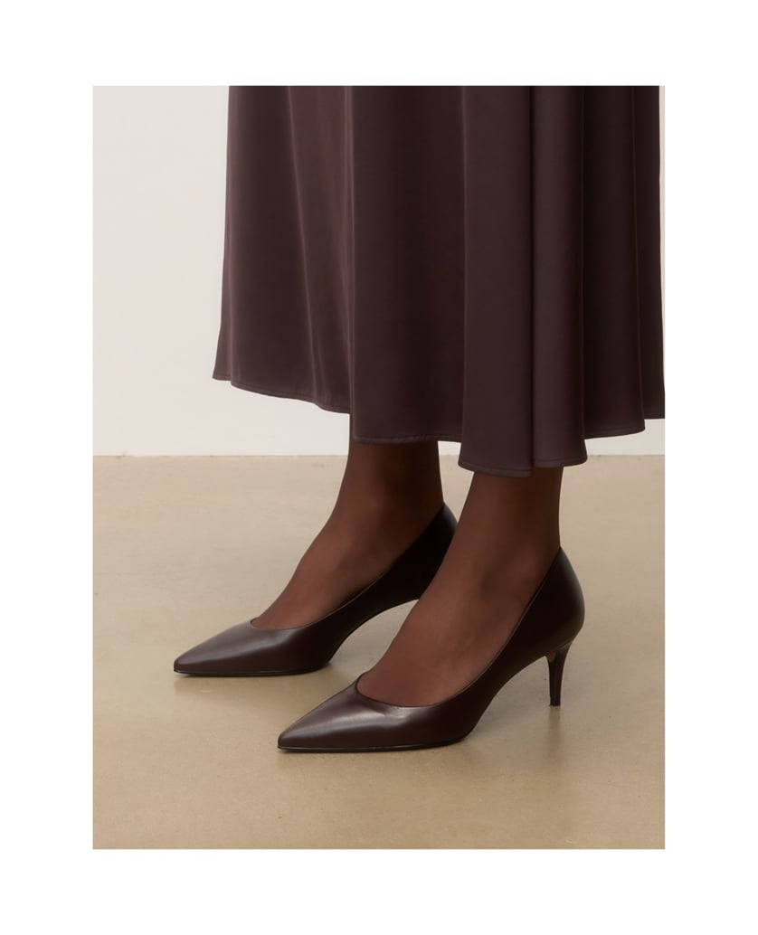 Kazar-Burgundy-pumps-on-a-low-stiletto-heel-with-a-pointed-nose-hnedá