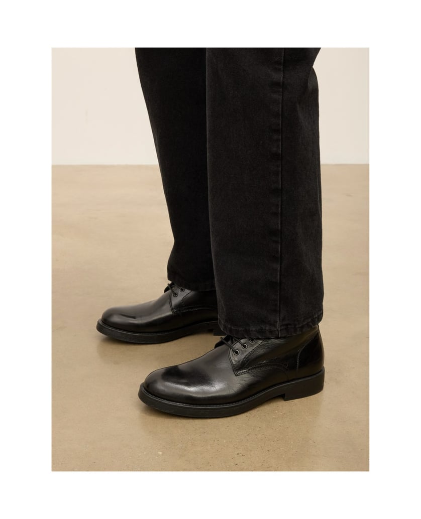 Kazar-Flat-Ankle-Boots-lace-ups-in-a-smart-casual-style-černá