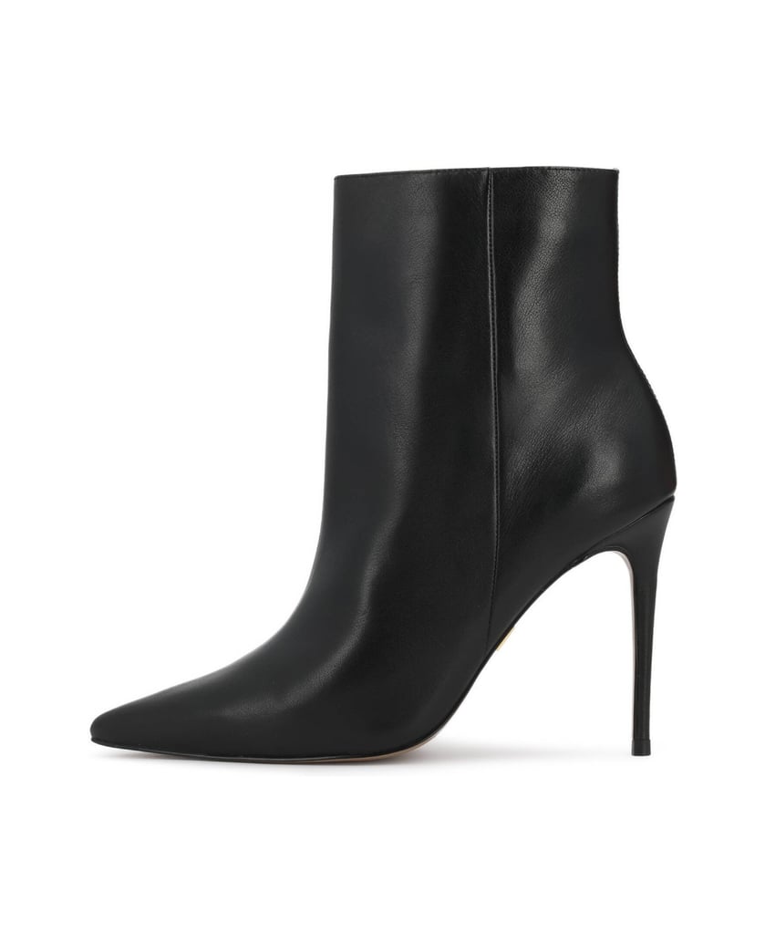 Kazar-Minimal-leather-booties-with-extended-nose-čierna
