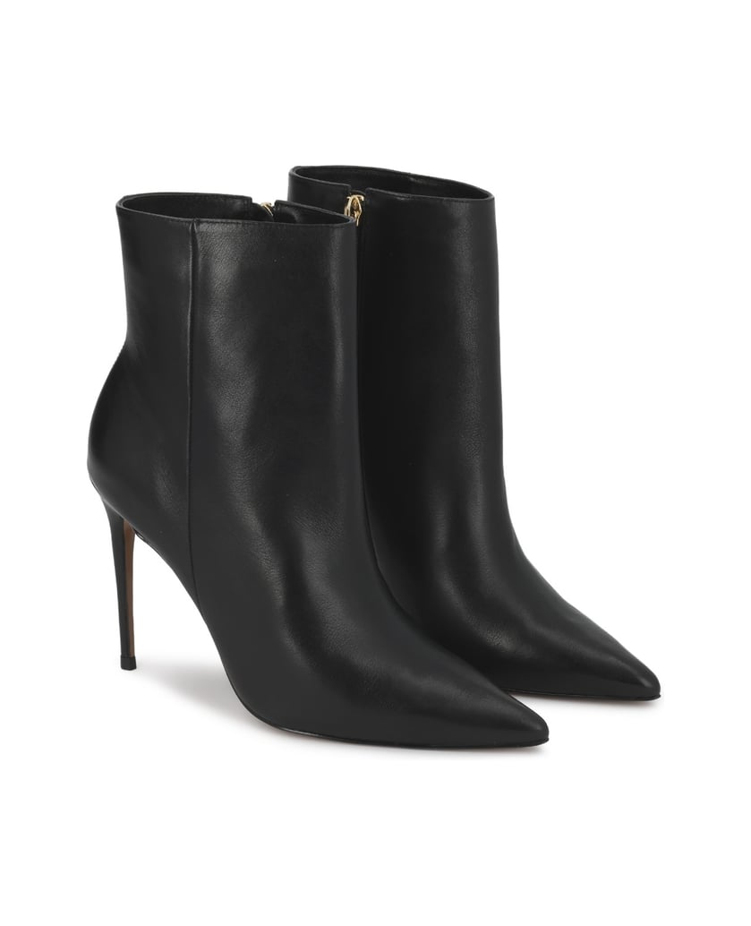 Kazar-Minimal-leather-booties-with-extended-nose-čierna