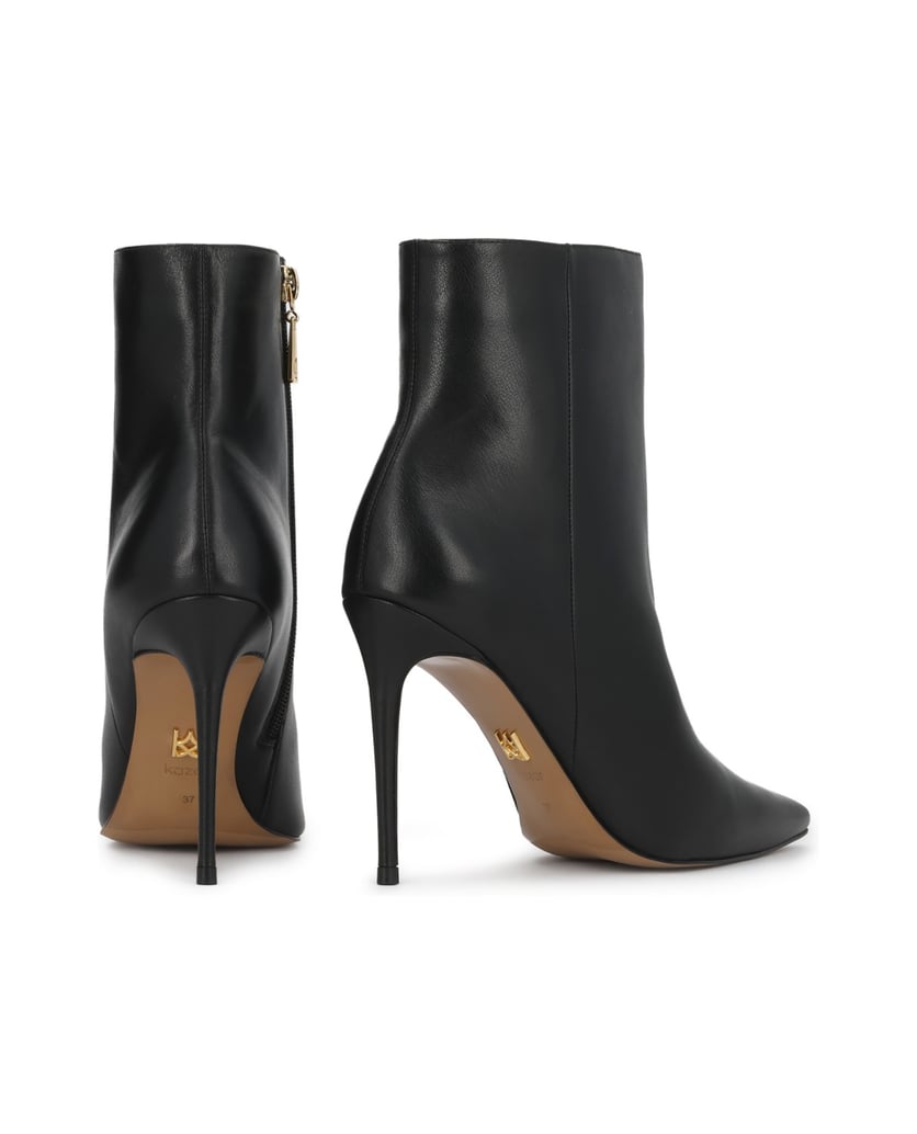 Kazar-Minimal-leather-booties-with-extended-nose-čierna