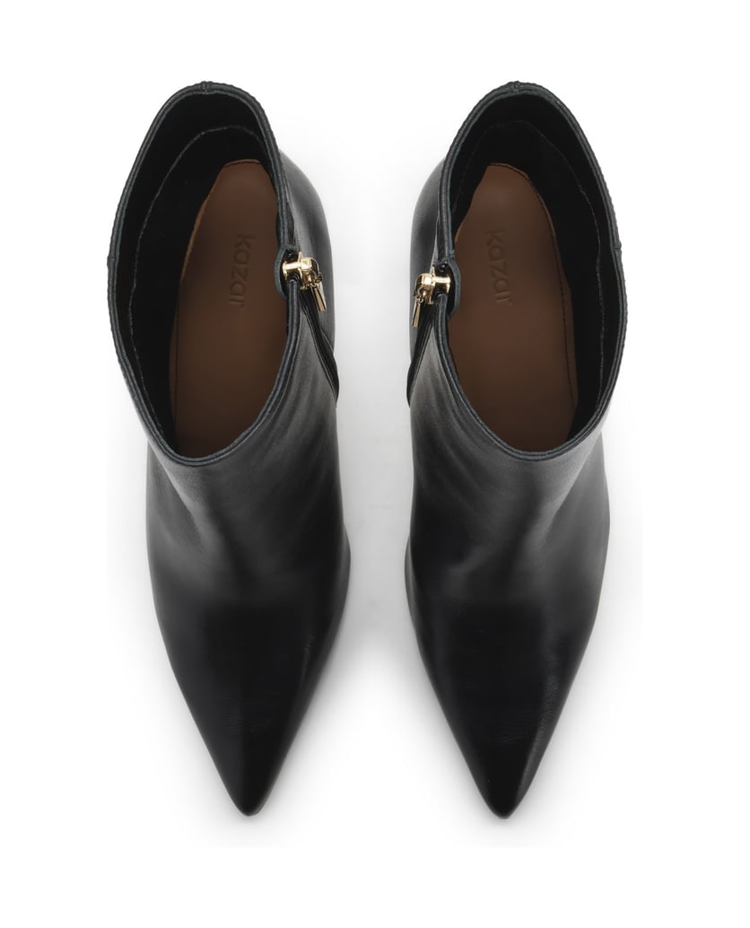 Kazar-Minimal-leather-booties-with-extended-nose-čierna