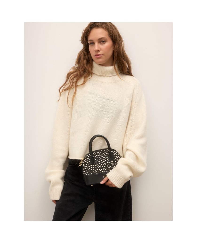 Kazar-Bags-in-the-form-of-a-stiff-polka-dot-chest-čierna