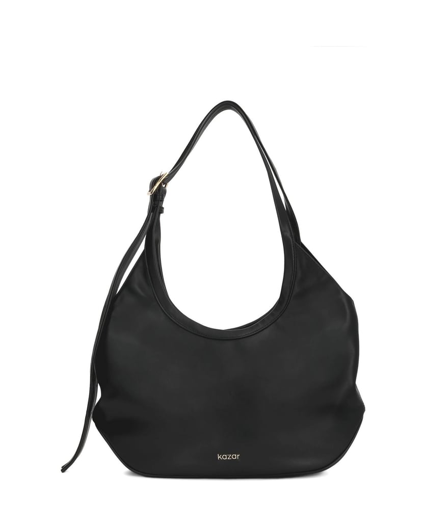 Kazar-Black-leather-hobo-bag-on-the-arm-čierna