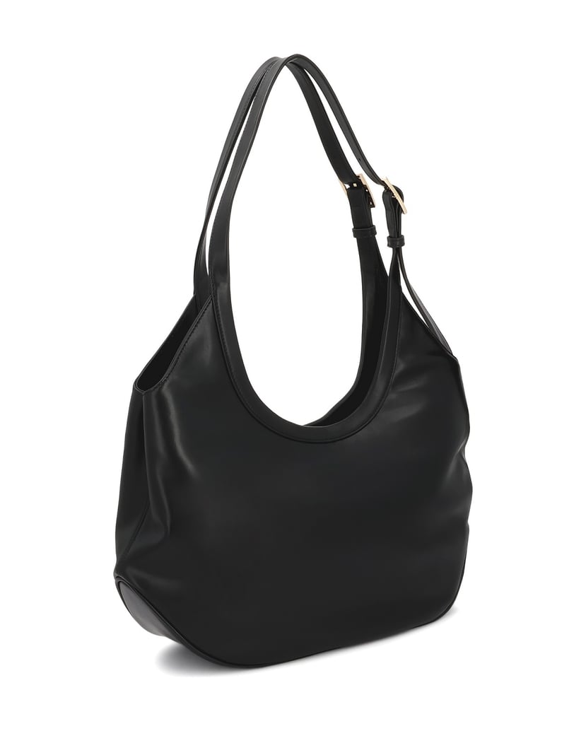 Kazar-Black-leather-hobo-bag-on-the-arm-čierna