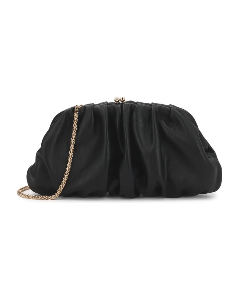 Kazar-Black-leather-clutch-with-decorative-creases-čierna