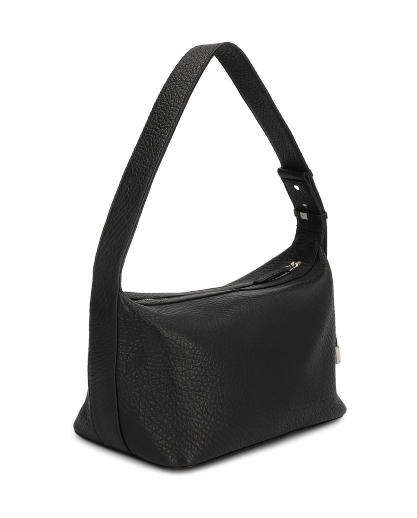 Kazar-Minimalist-shoulder-bag-on-the-arm-in-leather-čierna