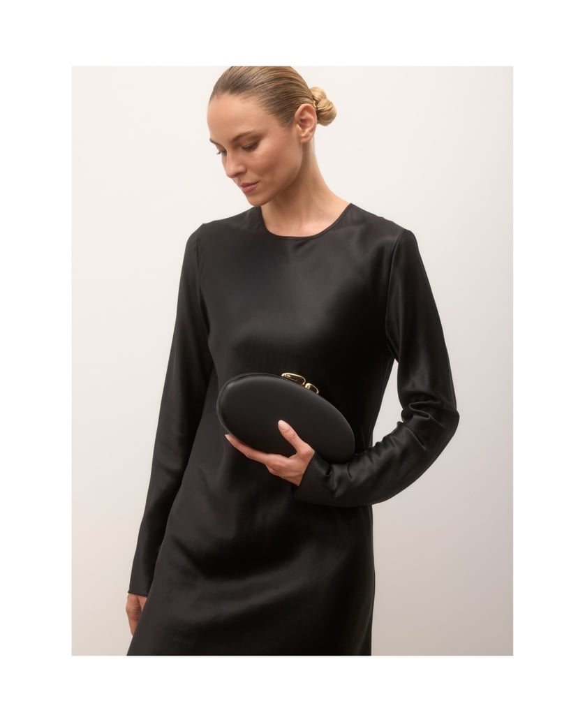 Kazar-Black-fabric-clutches-with-gold-chain-čierna