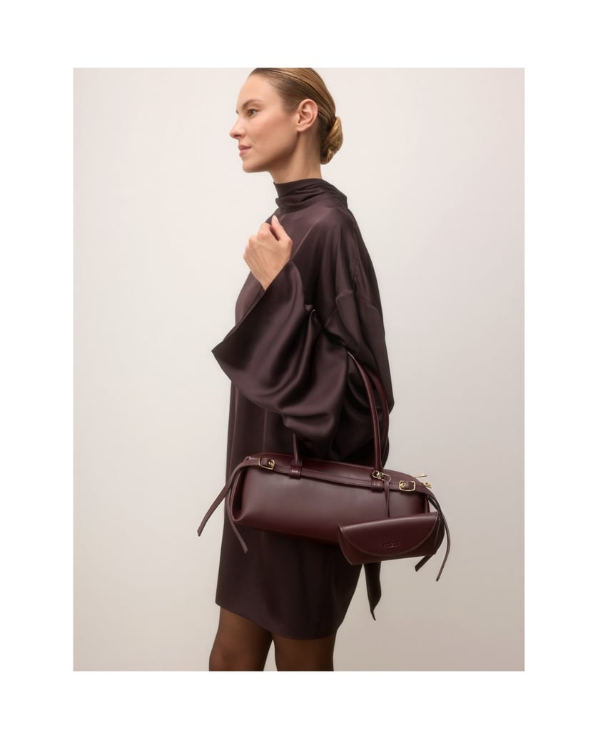 Kazar-Maroon-leather-baguette-bag-with-sunglasses-cases-červená