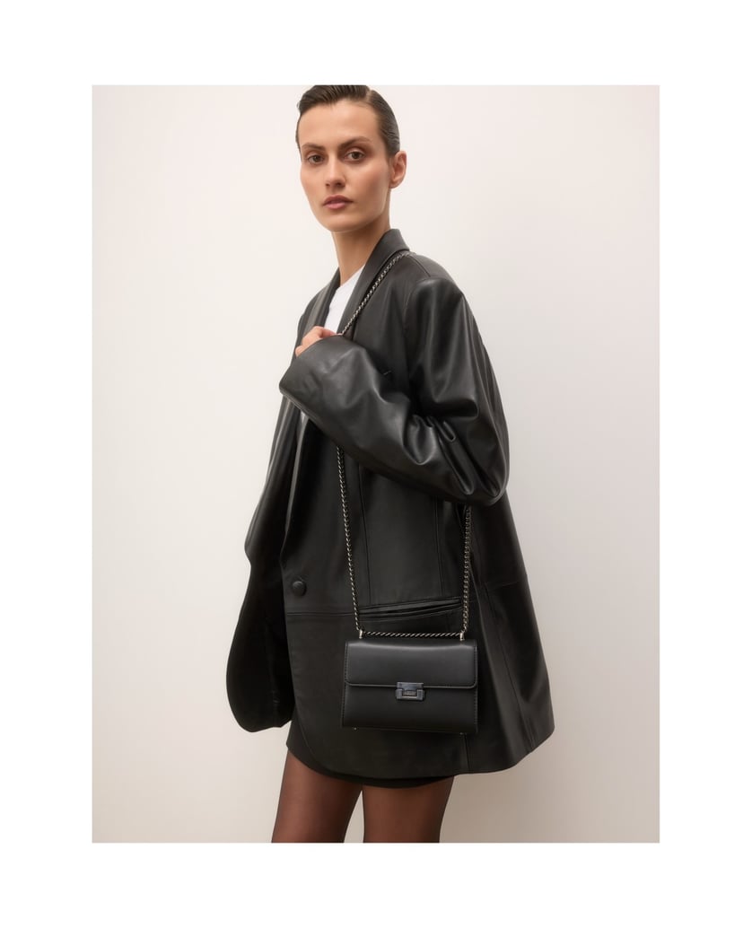 Kazar-Black-rigid-design-bags-with-chain-čierna