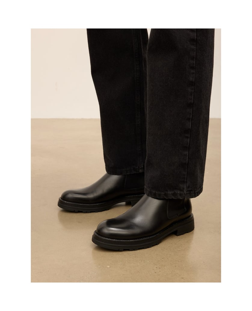 Kazar-Black-leather-boots-on-a-treaded-sole-čierna