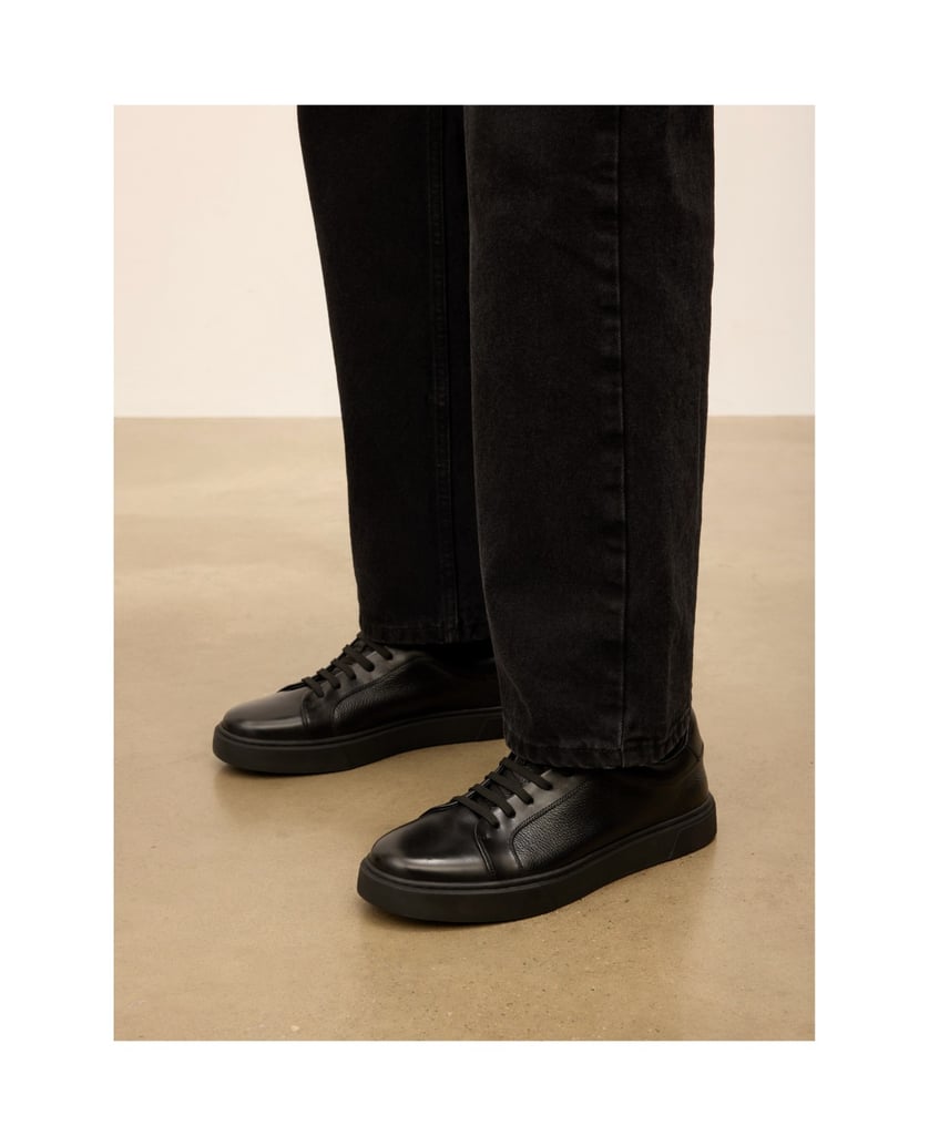 Kazar-Minimalist-sneakers-in-smooth-and-pea-grained-leather-černá