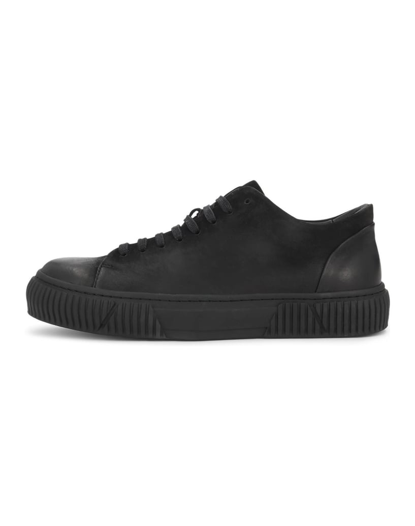 Kazar-Black-nubuck-sneakers-with-a-minimalist-design-čierna