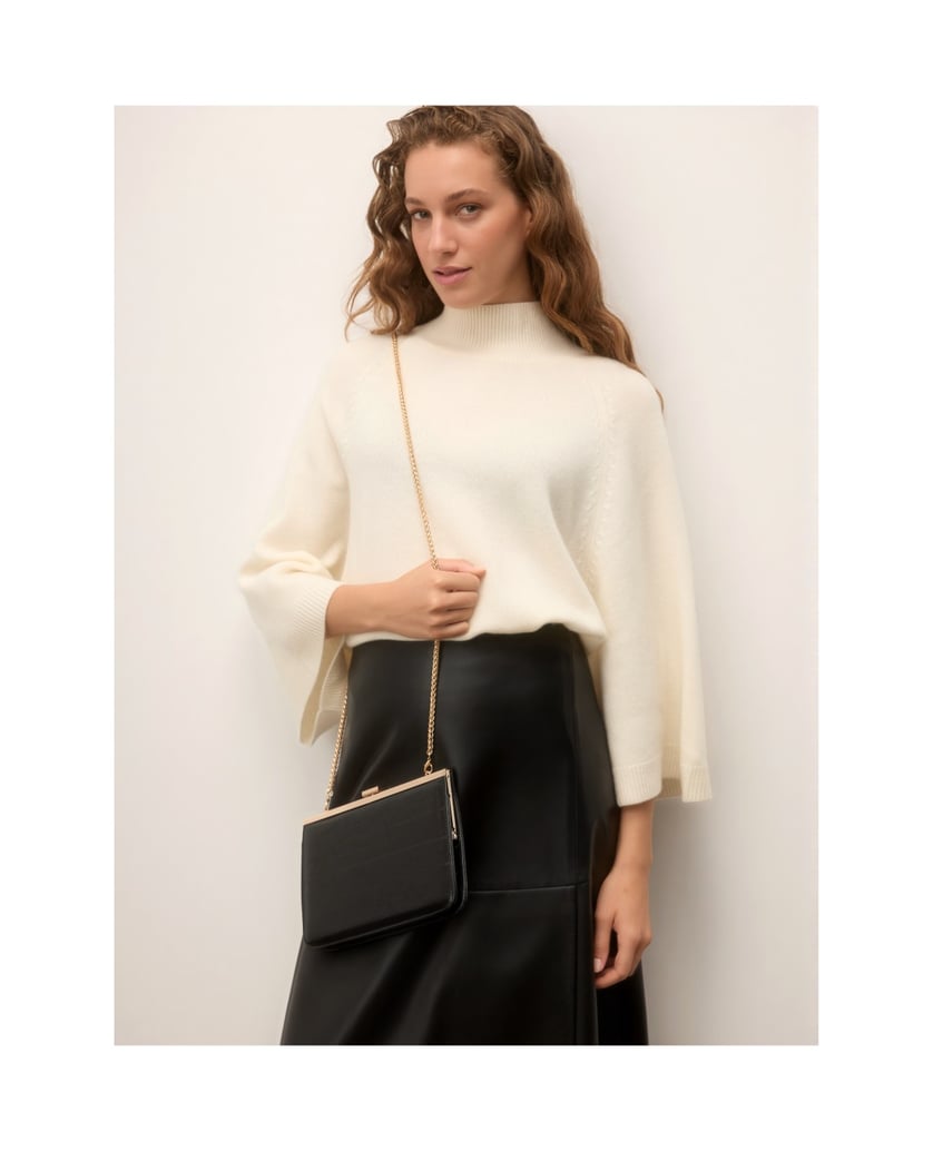 Kazar-Black-leather-bag-with-embossing-and-a-gold-frame-čierna