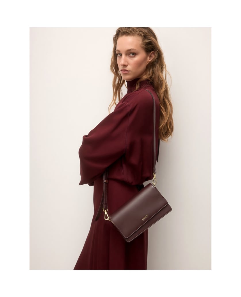 Kazar-Maroon-leather-accordion-style-shoulder-bag-červená