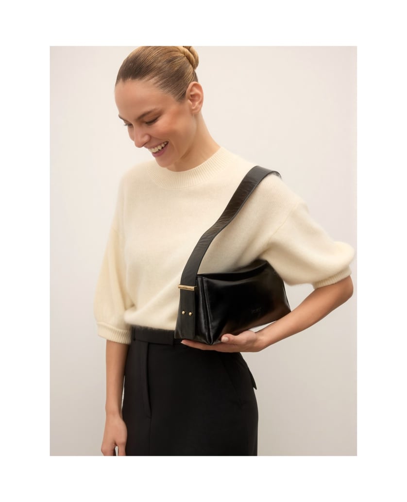 Kazar-An-oblong,-black-handbag-with-an-envelope-style-flap-černá