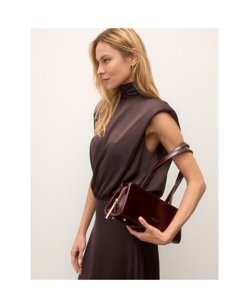 Kazar-An-elongated-leather-handbag-with-long-shoulder-straps-červená