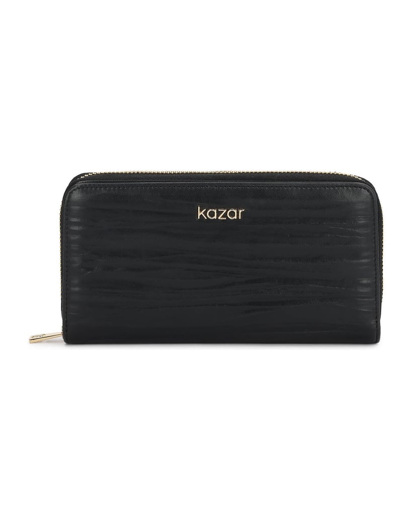 Kazar-Black-leather-wallet-with-an-elegant-pattern-černá