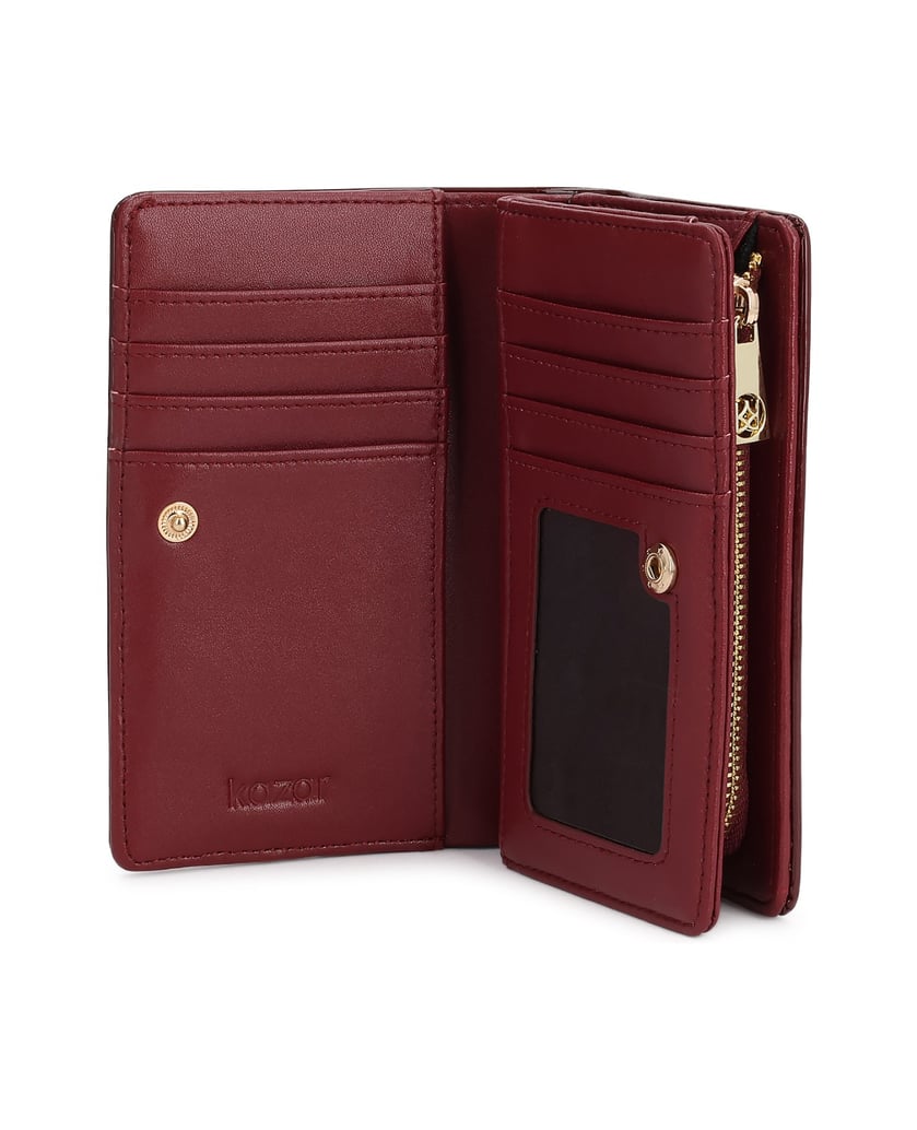 Kazar-Maroon-patent-wallet-with-gold-logo-červená